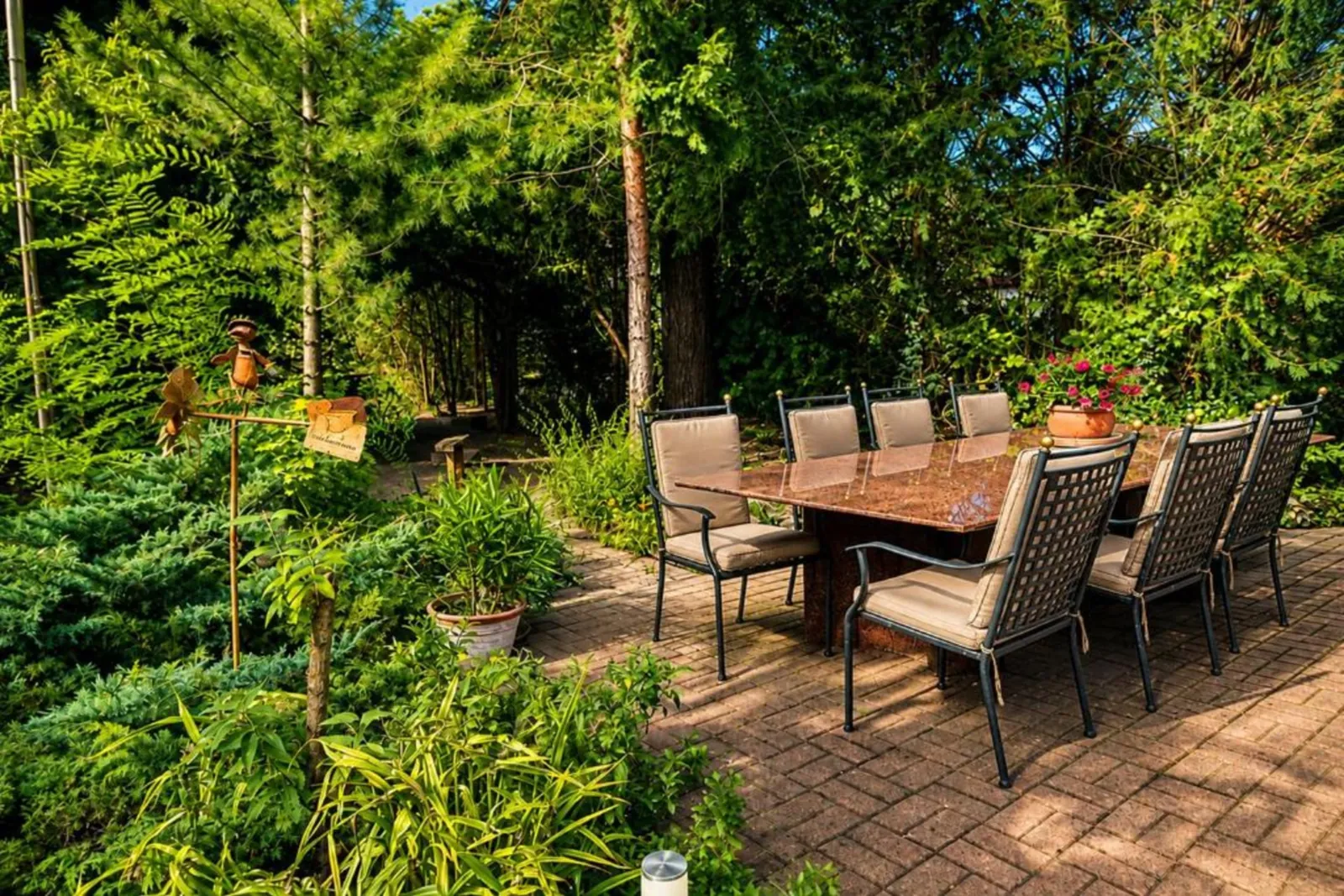 Terrasse mit Garten – Hotel Potsdam am Katharinenholz