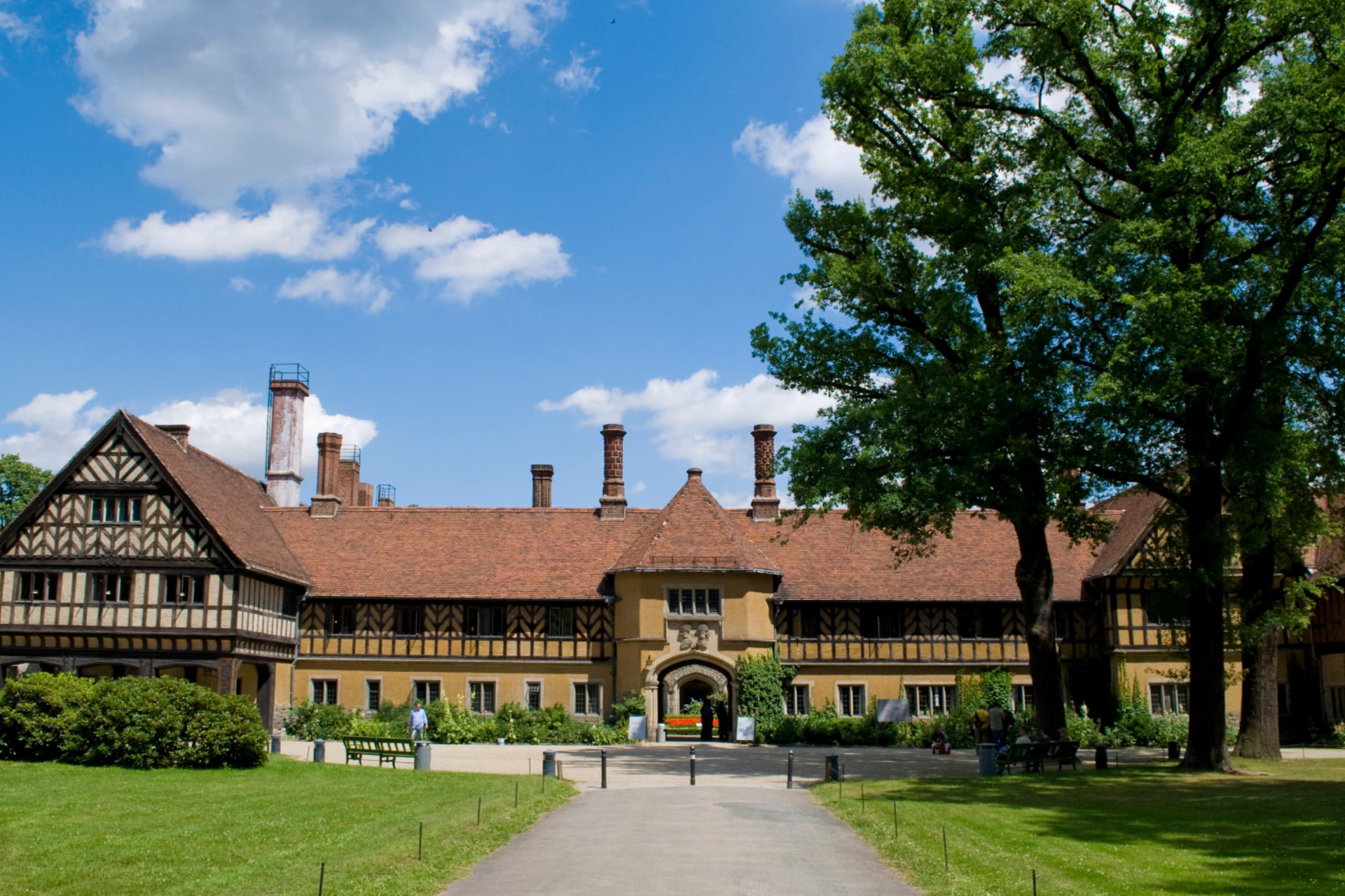 Schloss Cecilienhof in Potsdam – Hotel Potsdam am Katharinenholz