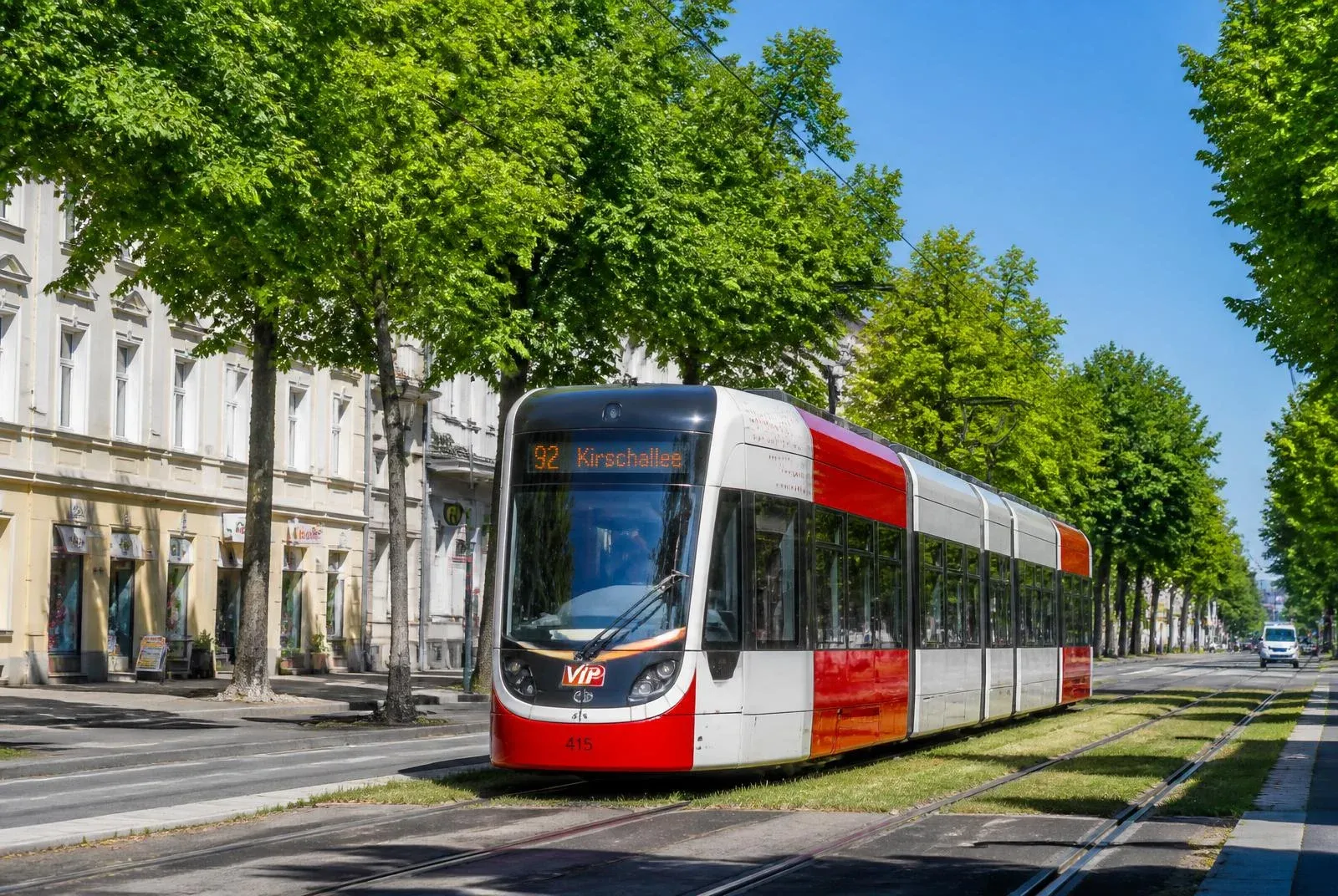 Straßenbahn der ViP auf dem Weg in die Innenstadt – Hotel Potsdam am Katharinenholz