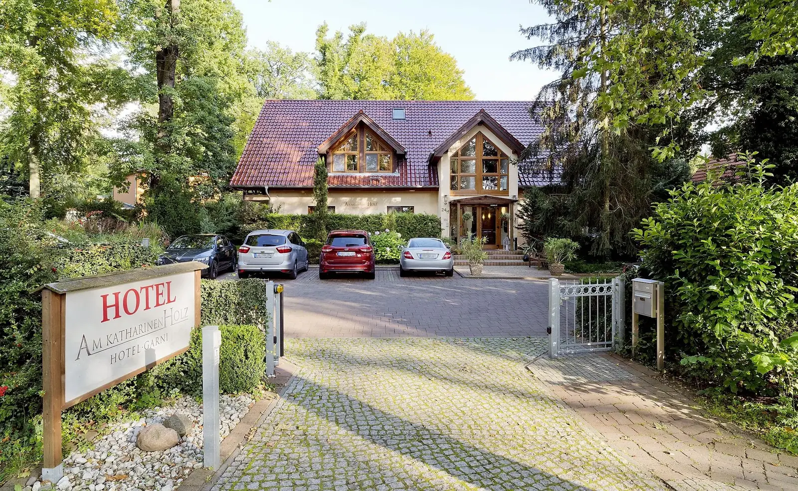 Garten des Hotel am Katharinenholz in Potsdam – Basis für den Wochenendtrip